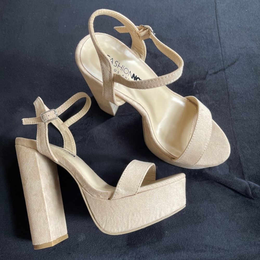 Tan Suede Size 6 Heels